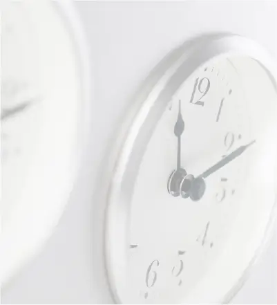 Clock symbolizing same time zone collaboration between Colombia and the U.S.